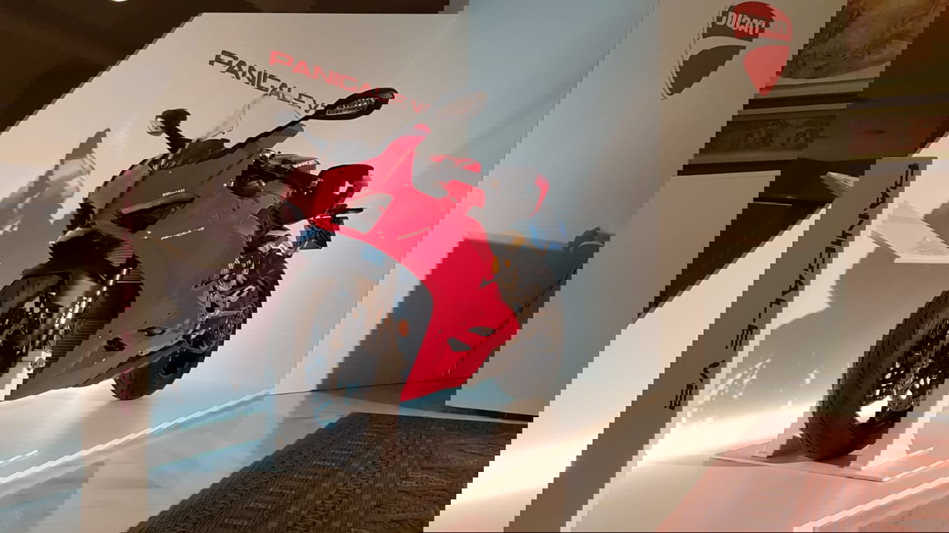 ducati panigale V2 Visordown